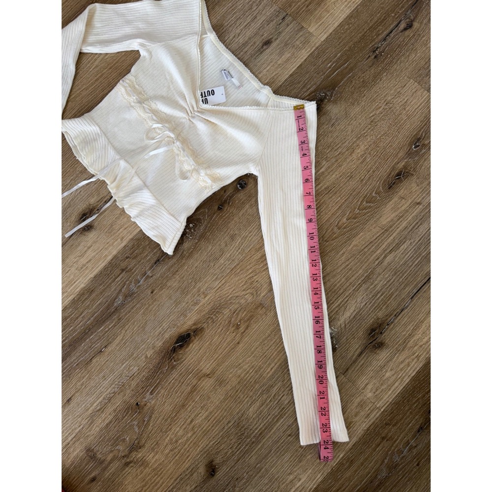 Kimchi Blue Urban Outfitters Top Womens S Ivory Lace Ribbon Peplum Ribbed NEW - Picture 6 of 9